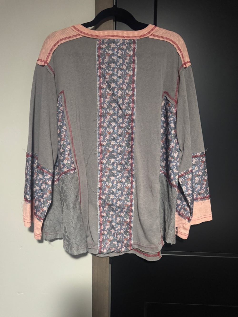 POL V-Neck Pullover Top in Gray, Blue, and Pink Floral Patchwork - Picture 3 of 3